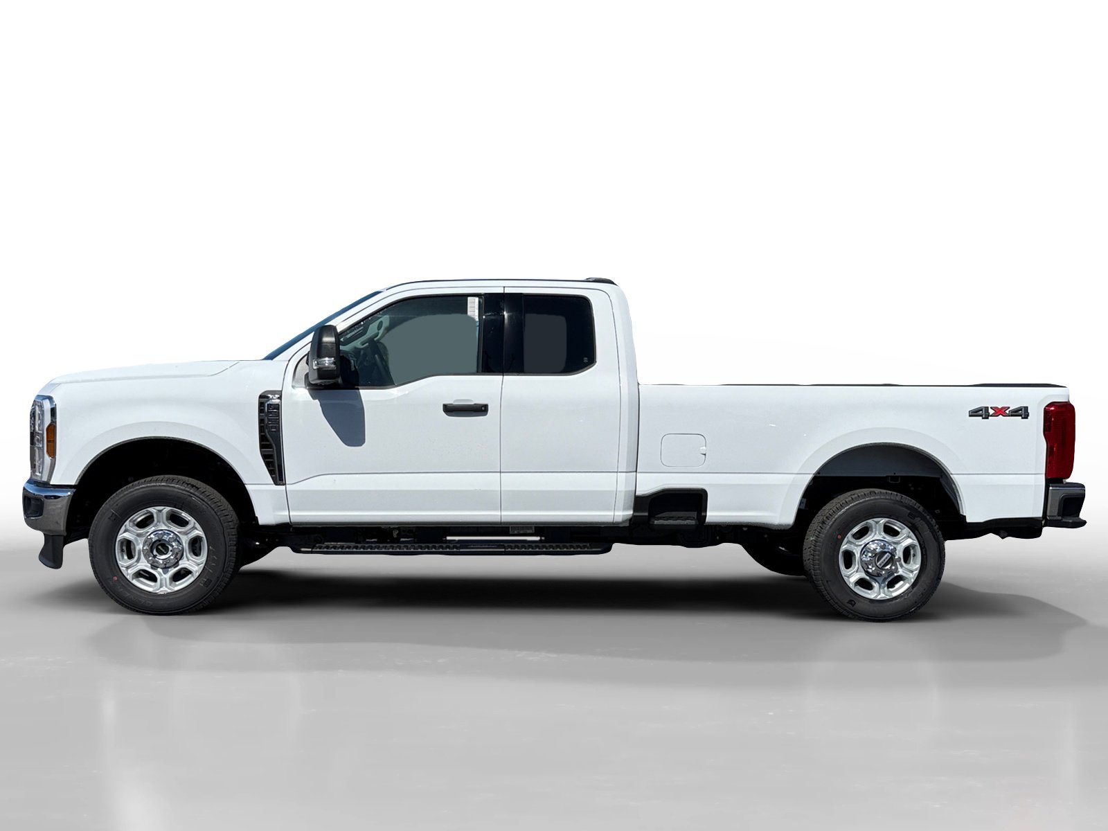 2025 Ford F-350 XLT photo 2