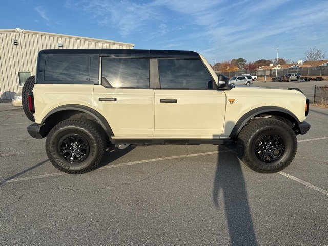 2025 Ford Bronco Badlands photo 2