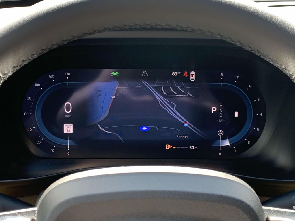 2025 Volvo XC40 AWD Plus photo 5