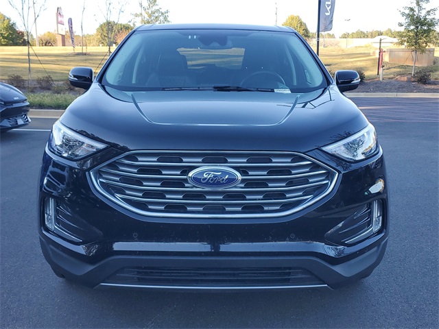 2024 Ford Edge Titanium photo 2