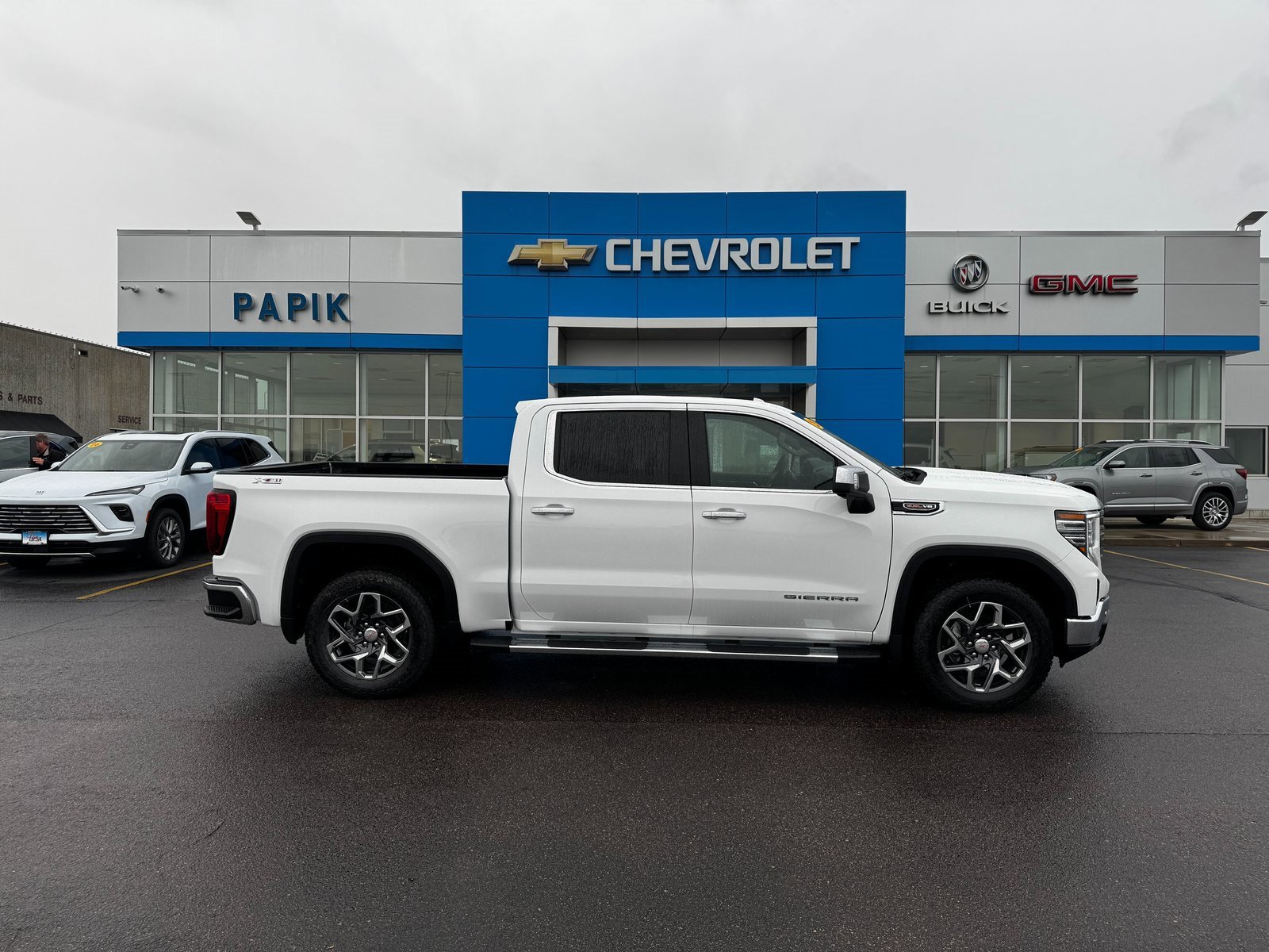 2026 GMC Sierra 1500 SLT's photo