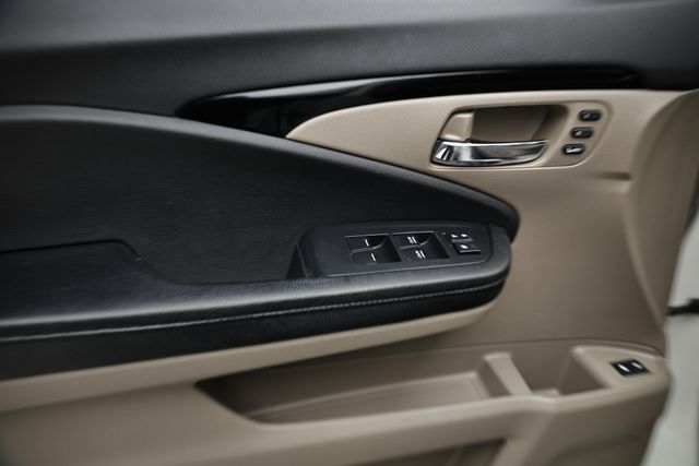 2016 Honda Pilot Touring photo 13