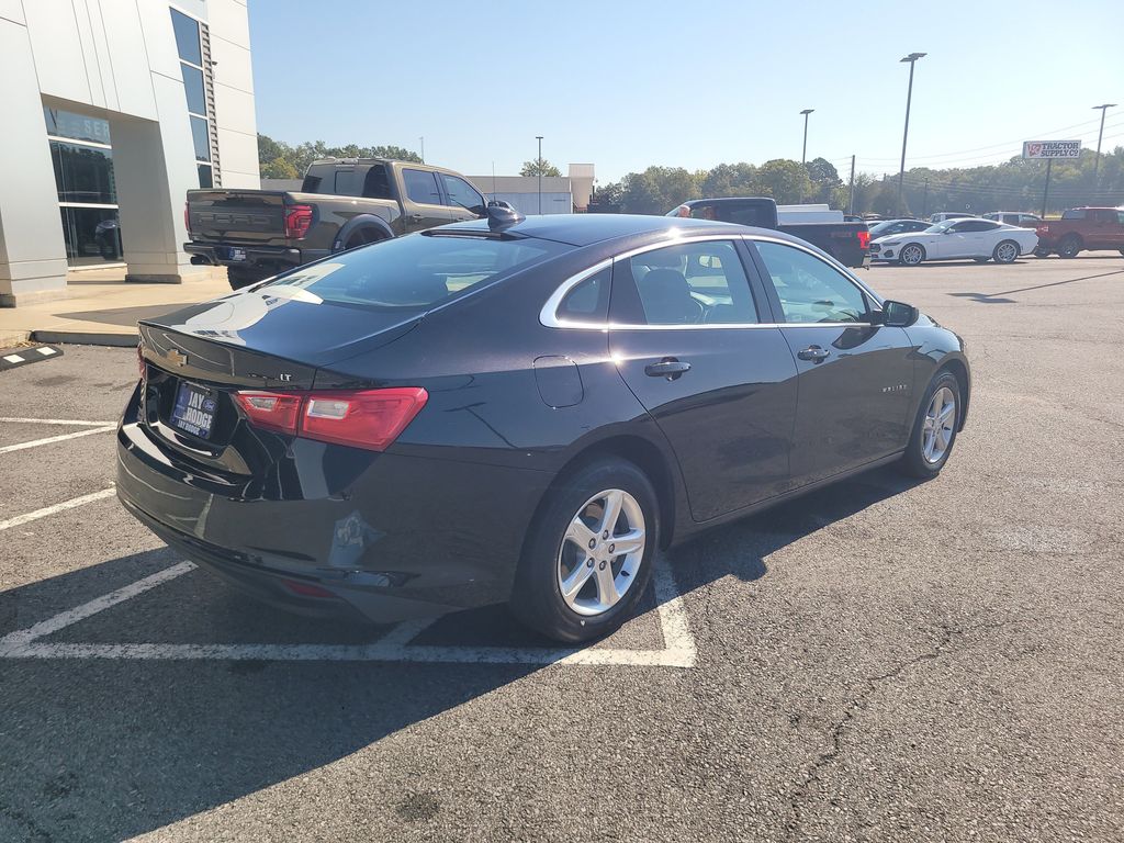 2024 Chevrolet Malibu 1LT photo 2