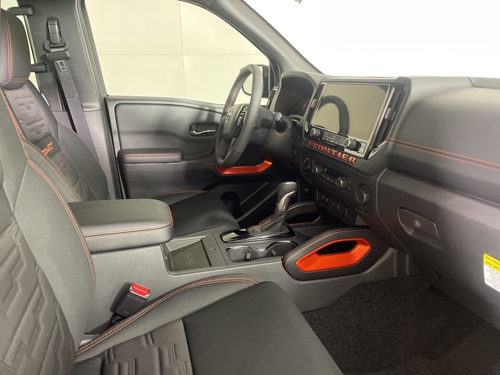 2025 Nissan Frontier PRO-4X photo 12