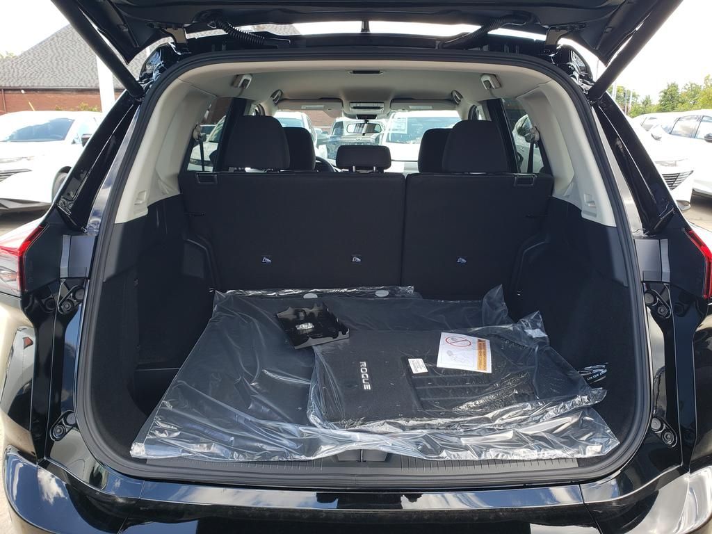 2026 Nissan Rogue SV photo 5