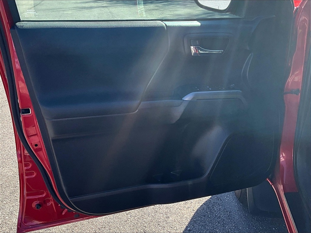 2019 Toyota Tacoma TRD Sport photo 9