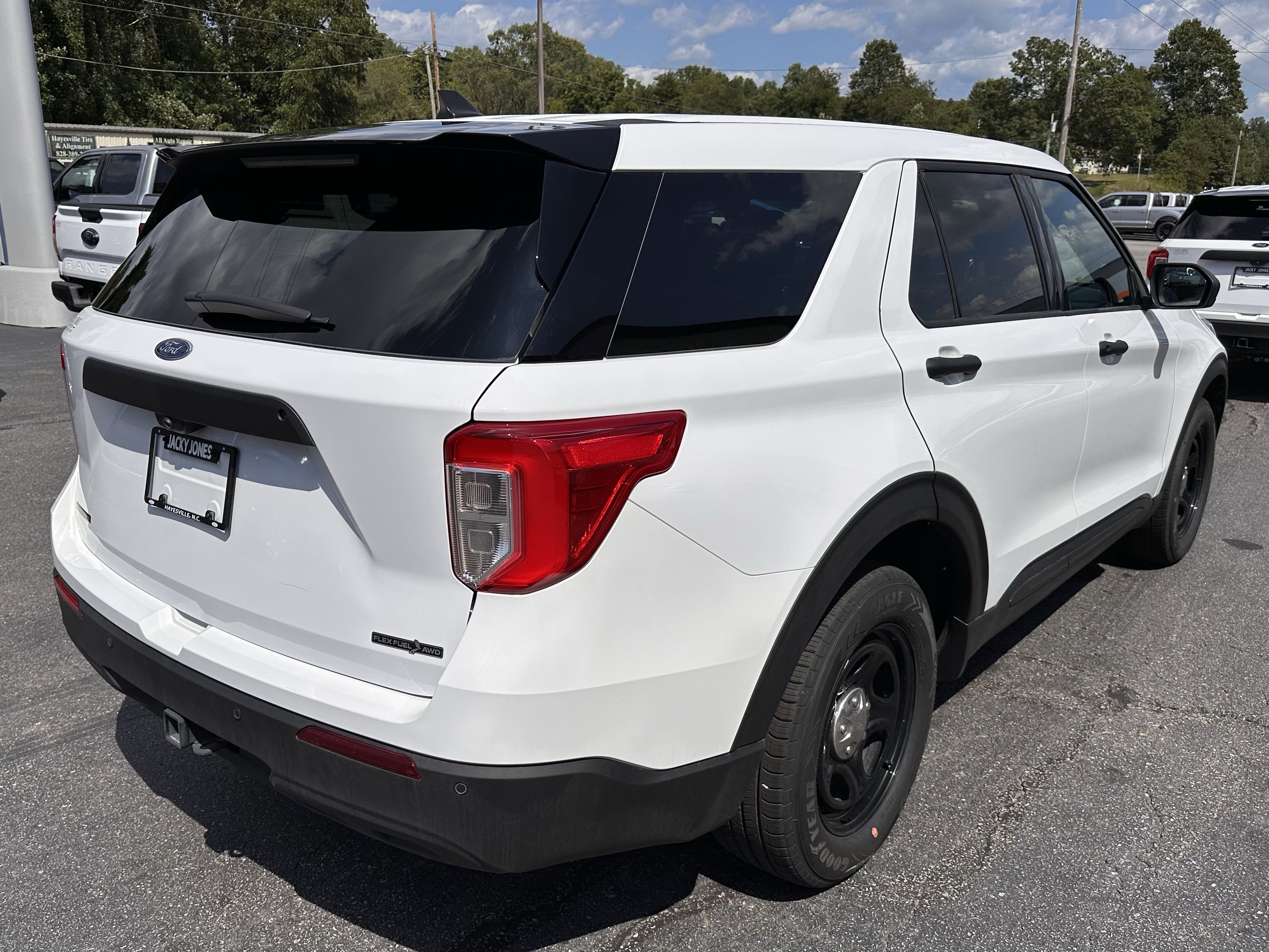 2024 Ford Explorer photo 2
