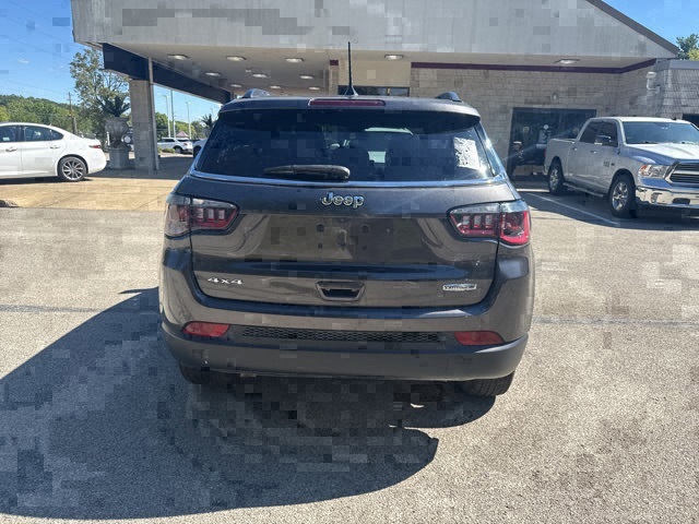 2023 Jeep Compass Latitude Lux photo 4