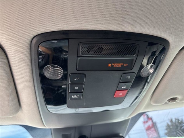 2023 Kia Carnival EX photo 19