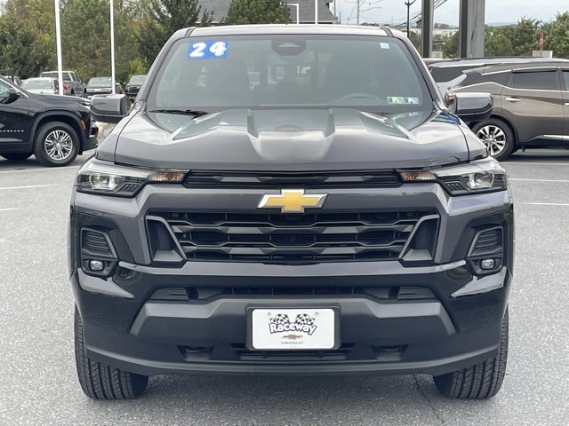2024 Chevrolet Colorado LT photo 2