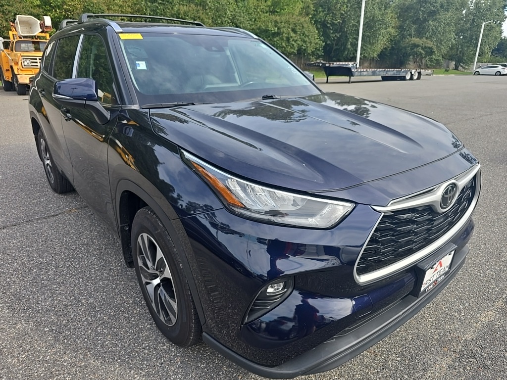 2020 Toyota Highlander XLE photo 3