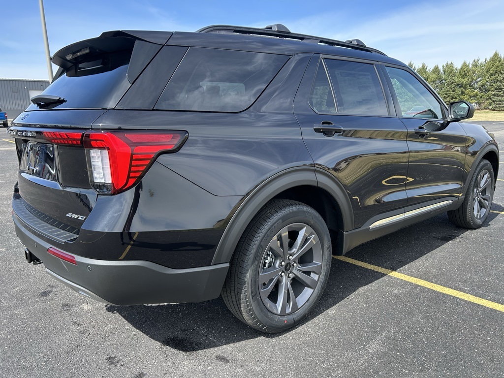 2025 Ford Explorer photo 4