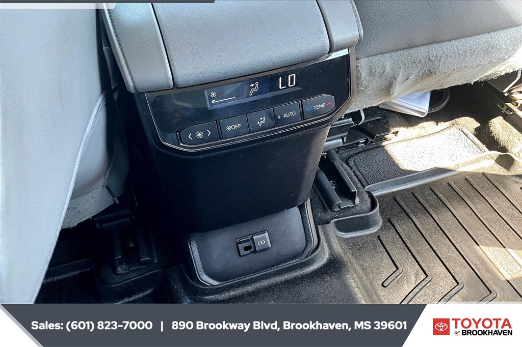 2023 Toyota Highlander Hybrid XLE photo 22