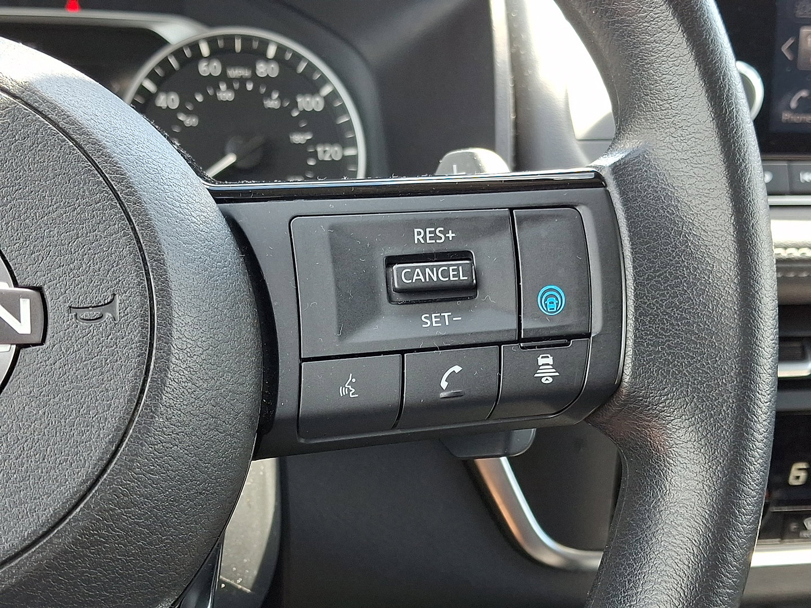2023 Nissan Rogue SV photo 23