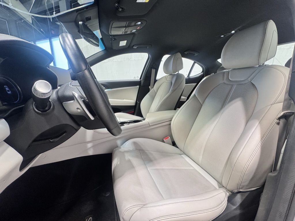 2025 Genesis G70 2.5T photo 18