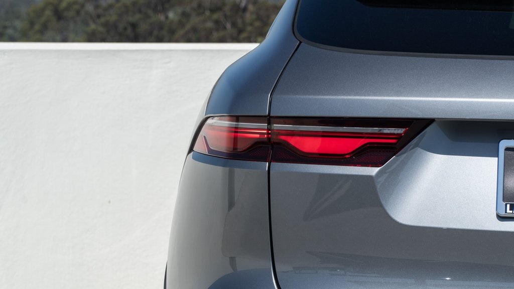 2025 Jaguar F-PACE P250 R-Dynamic S photo 4