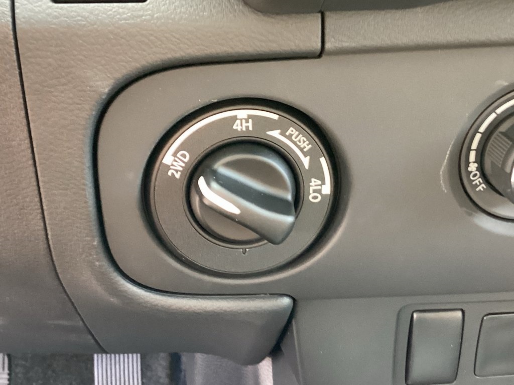 2025 Nissan Frontier SV photo 25