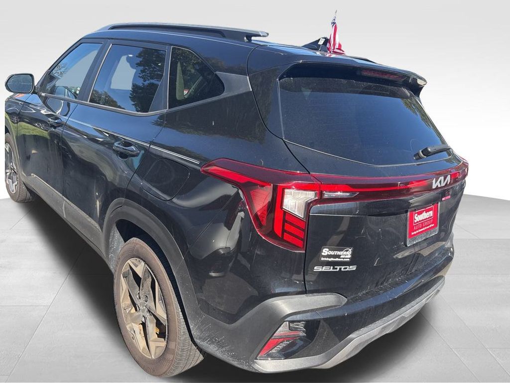 2025 Kia Seltos S photo 3