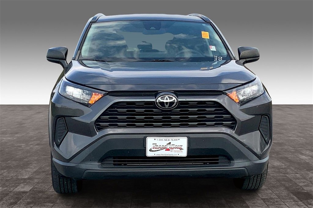 2021 Toyota RAV4 LE photo 2
