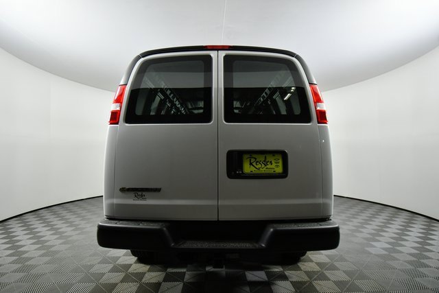 2025 Chevrolet Express 3500 Work Van photo 4