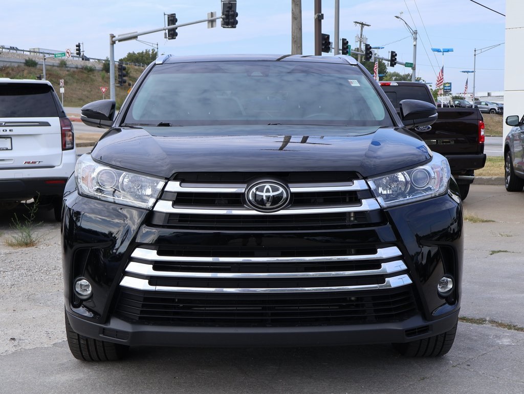 Used 2019 Toyota Highlander Limited with VIN 5TDDZRFH7KS717410 for sale in Kansas City