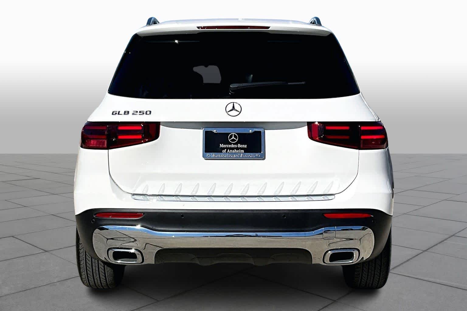 2025 Mercedes Benz GLB 250 photo 4