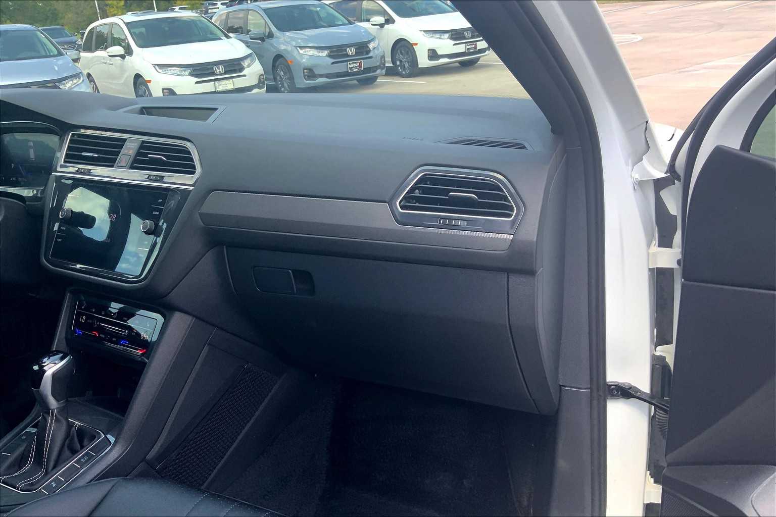 2024 Volkswagen Tiguan SE R-Line Black photo 17