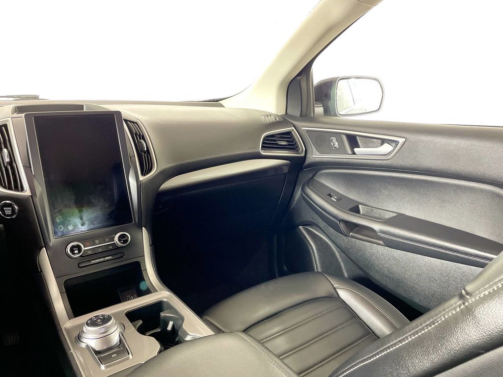 2023 Ford Edge SEL photo 23