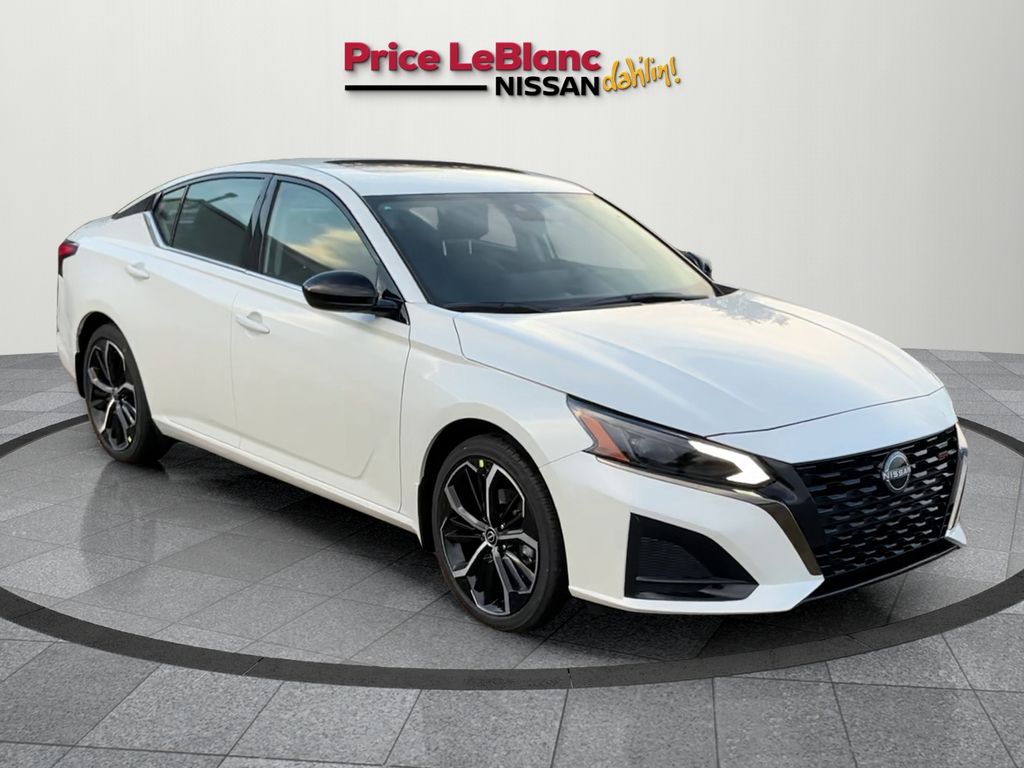 2025 Nissan Altima SR's photo