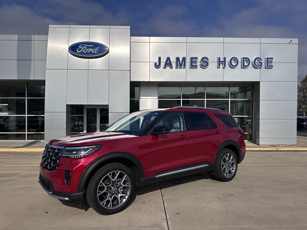 2025 Ford Explorer Platinum's photo