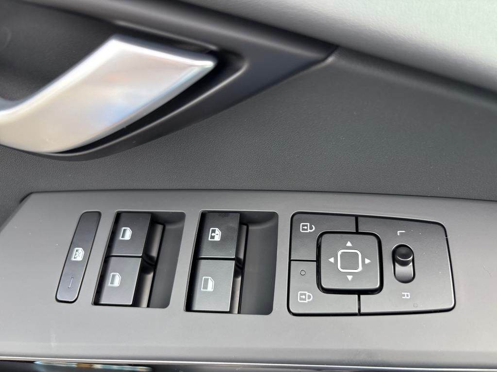 2025 Kia Niro EX photo 14