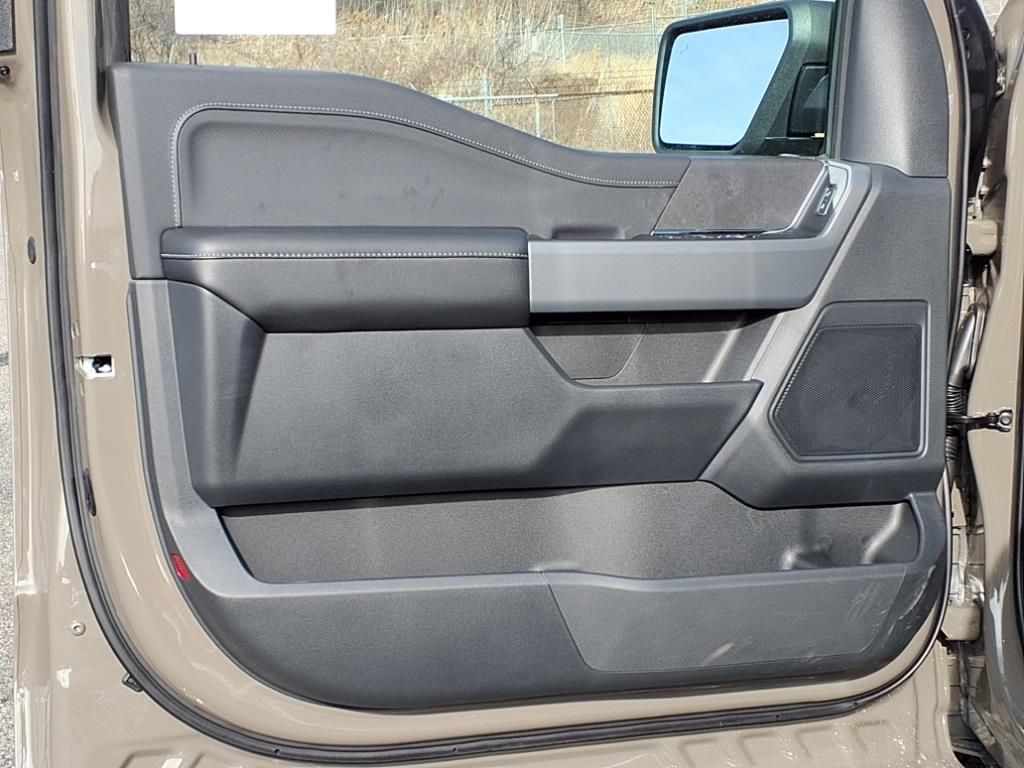 2025 Ford F-150 XLT photo 13