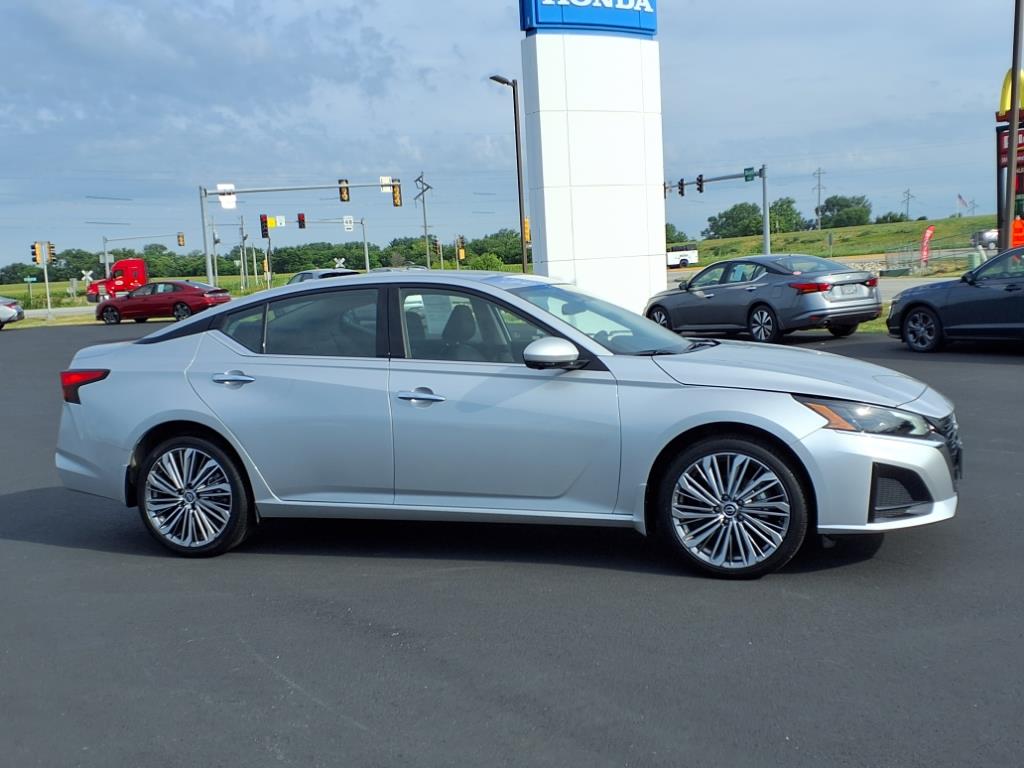 2024 Nissan Altima 2.5 SL photo 2