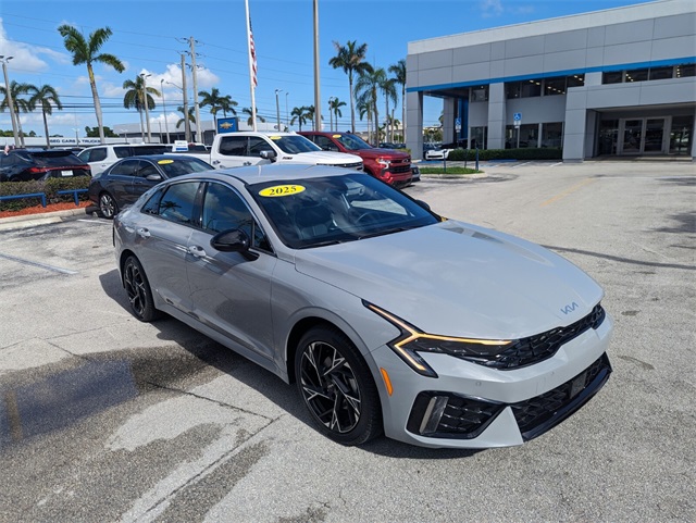 2025 Kia K5 GT-Line photo 2