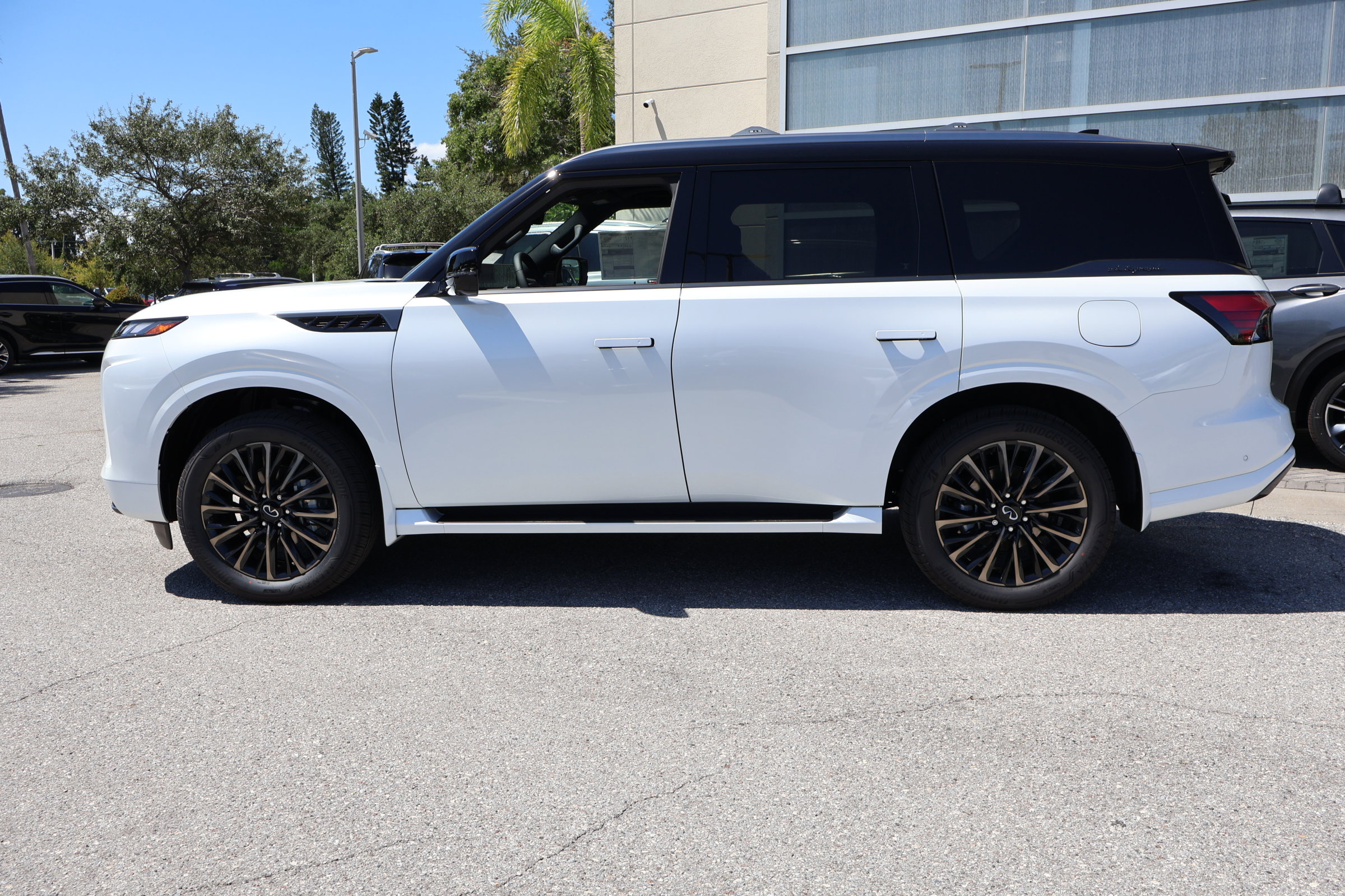 2026 Infiniti QX80 photo 4