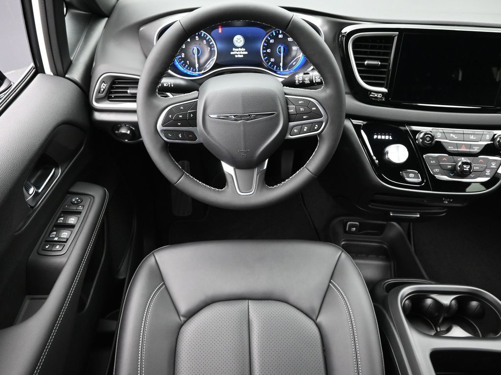 2026 Chrysler Voyager LX photo 10