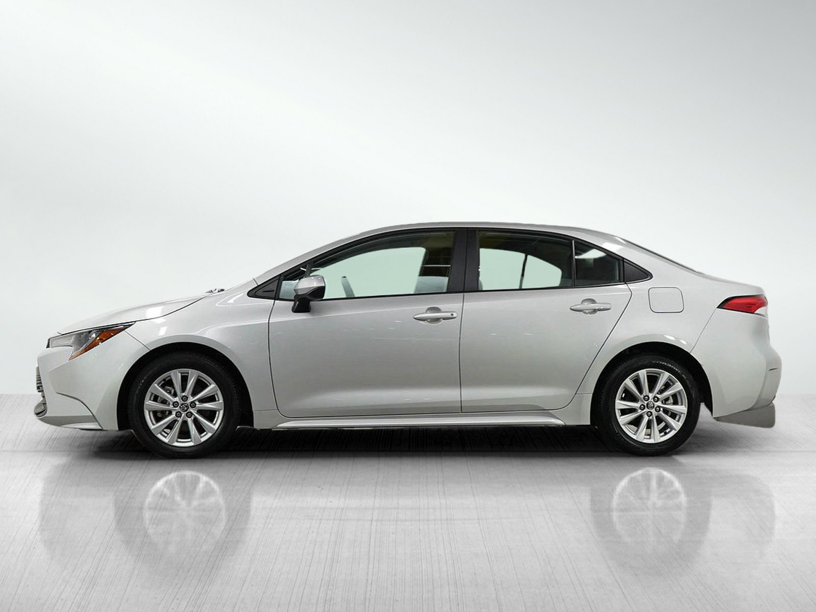 Used 2024 Toyota Corolla LE with VIN 5YFB4MDEXRP154745 for sale in Bloomington, Minnesota