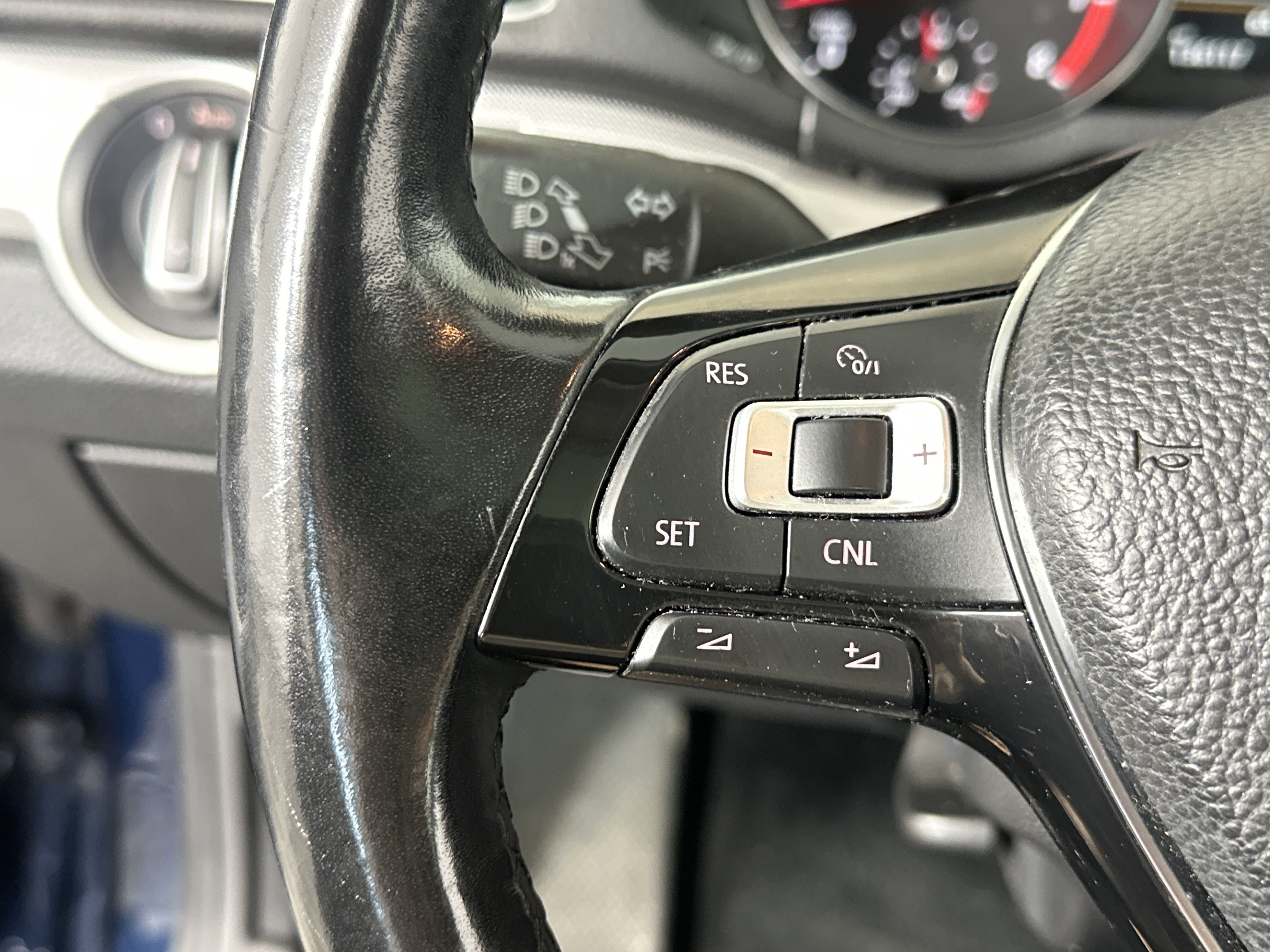 2019 Volkswagen Passat 2.0T Wolfsburg Edition photo 7
