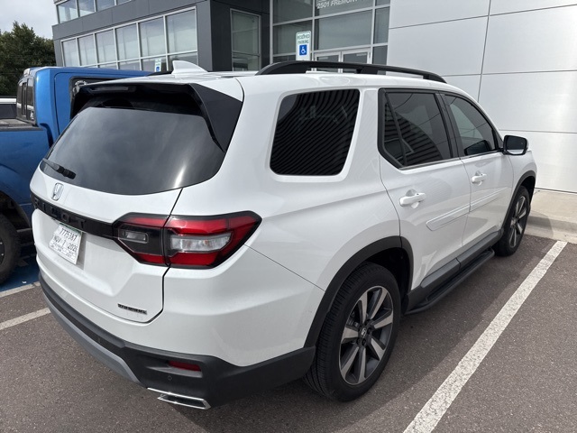 2024 Honda Pilot Touring photo 5