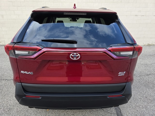 2021 Toyota RAV4 XLE photo 3