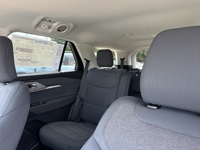 2025 Ford Explorer photo 27