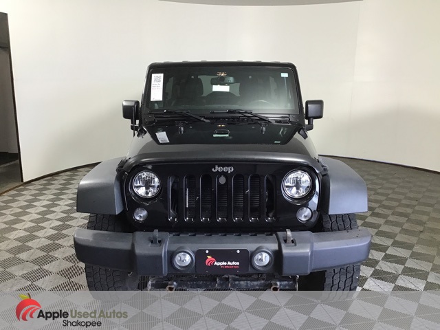 2014 Jeep Wrangler Unlimited Rubicon photo 2