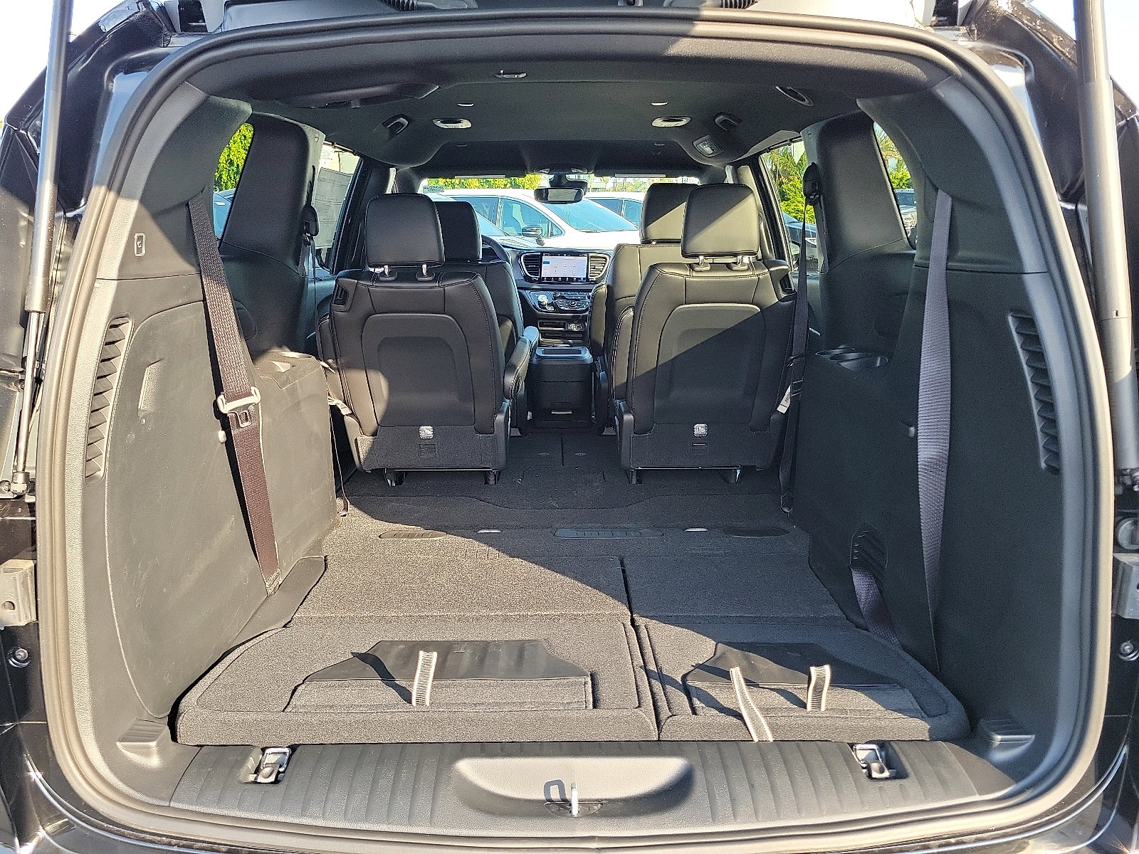 2025 Chrysler Voyager LX photo 13