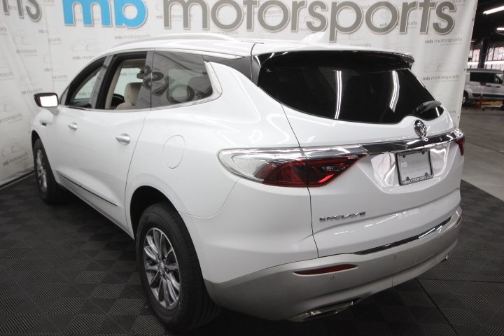 2022 Buick Enclave Essence photo 3