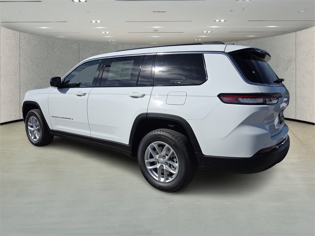 2025 Jeep Grand Cherokee Laredo photo 4