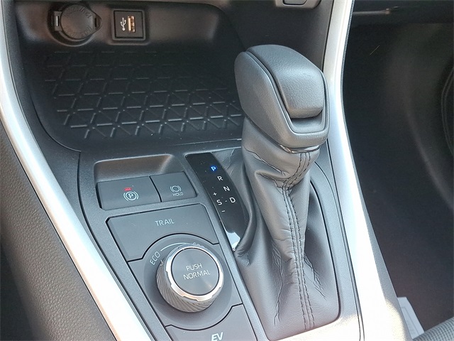 2025 Toyota RAV4 Hybrid XLE photo 12