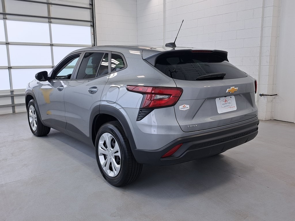 2025 Chevrolet Trax LS photo 7
