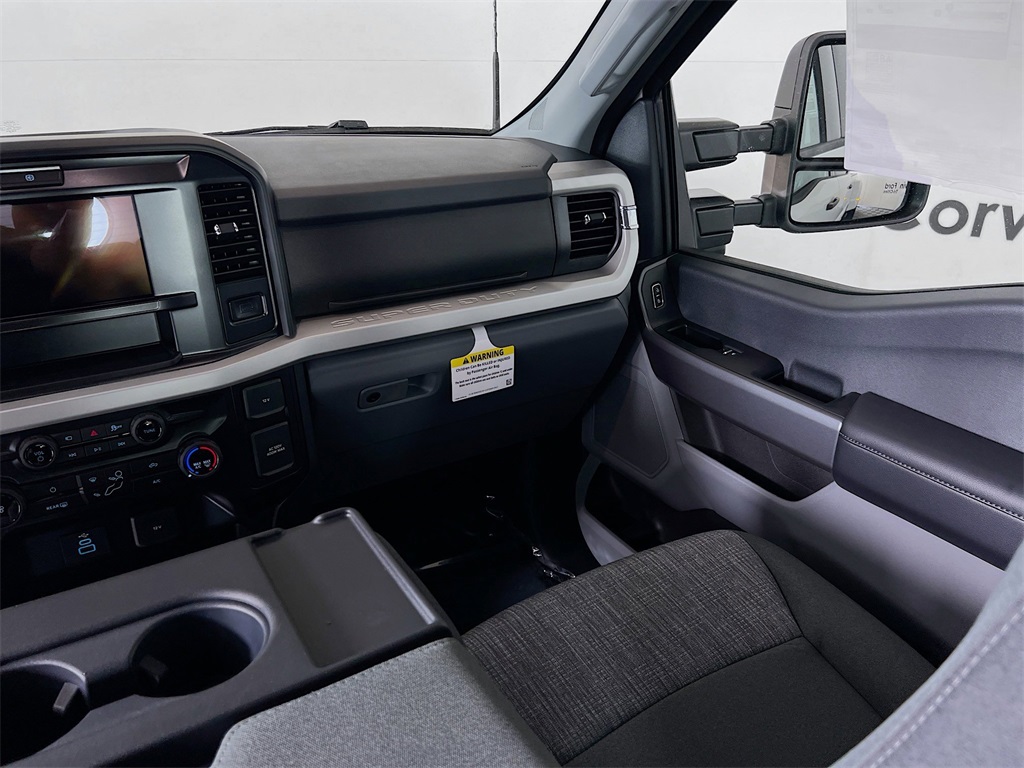 2025 Ford F-350 XLT photo 24