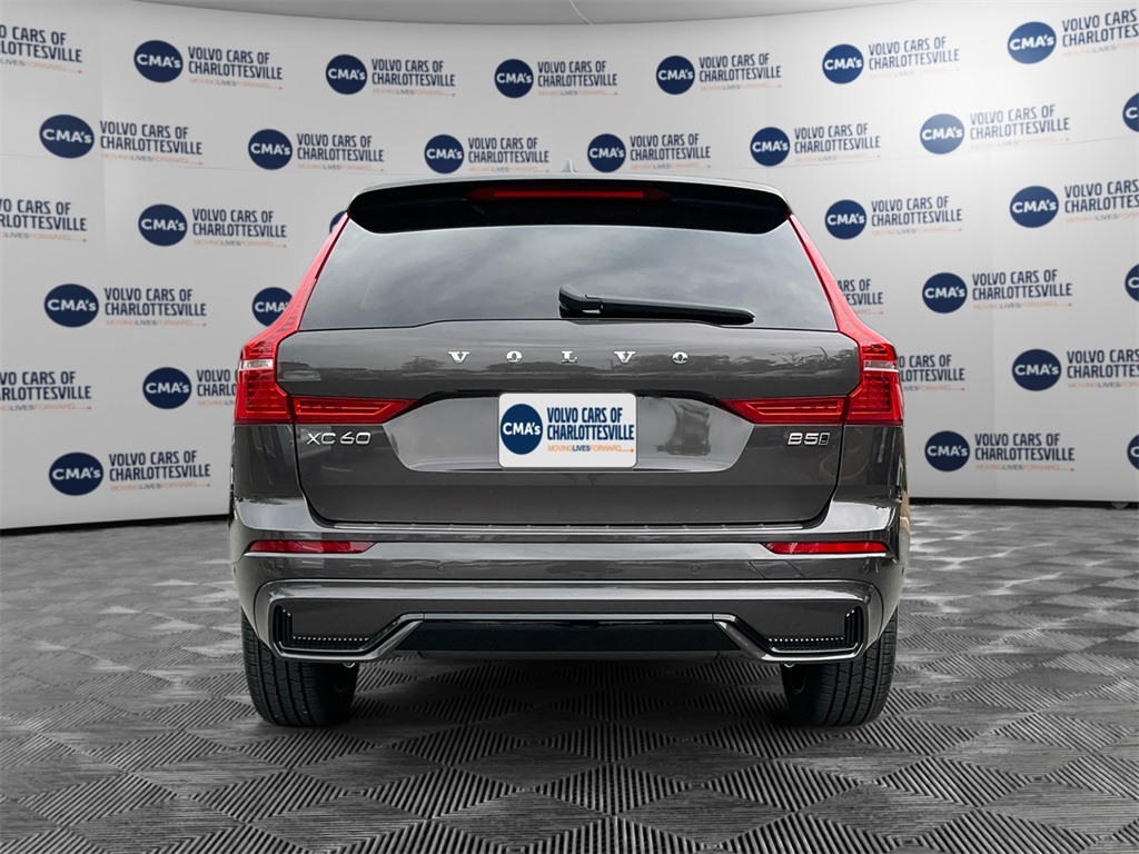 2025 Volvo XC60 B5 Plus photo 3