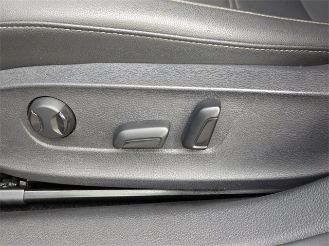2021 Volkswagen Passat 2.0T SE photo 18